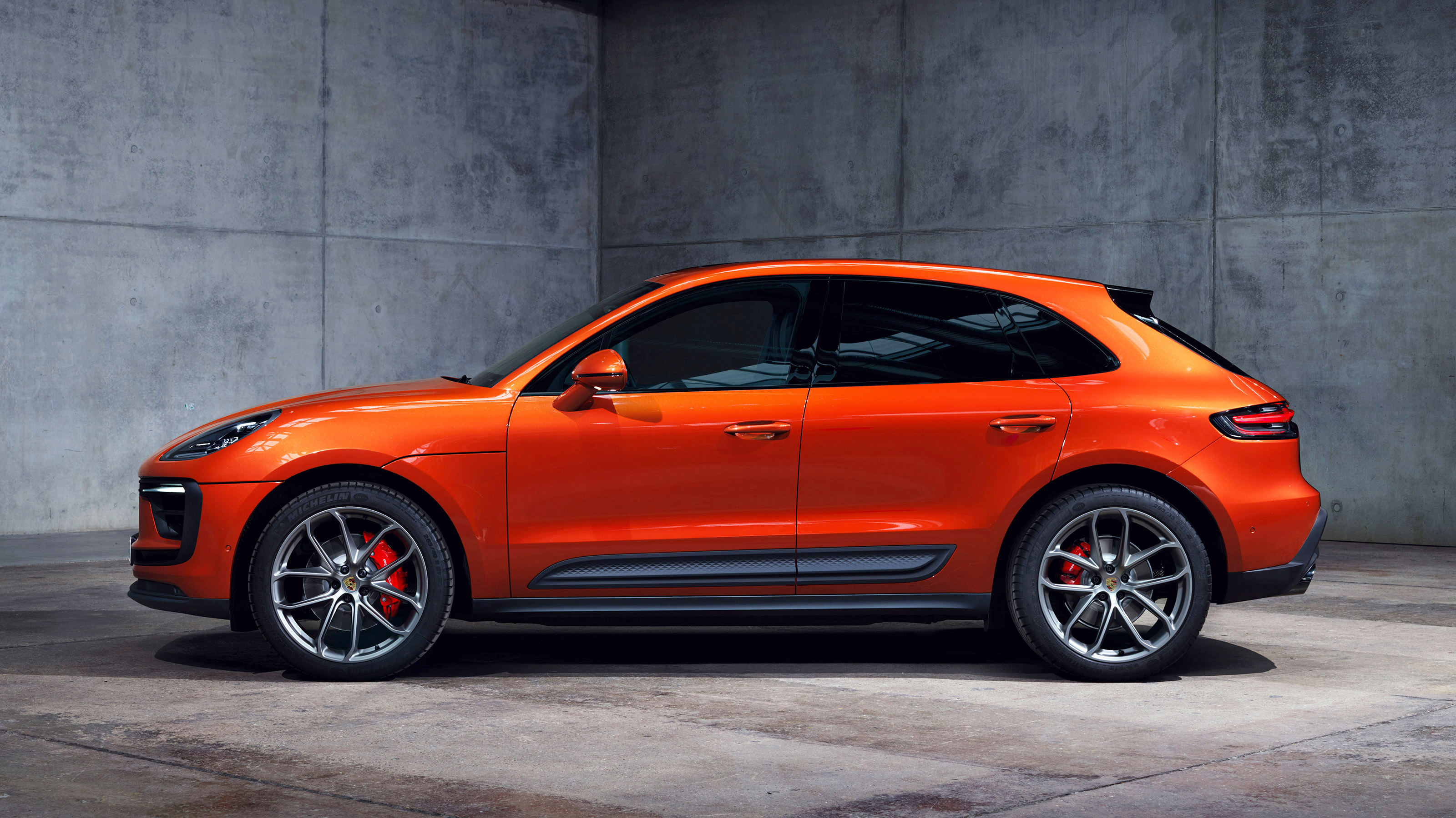 Porsche Macan S - side
