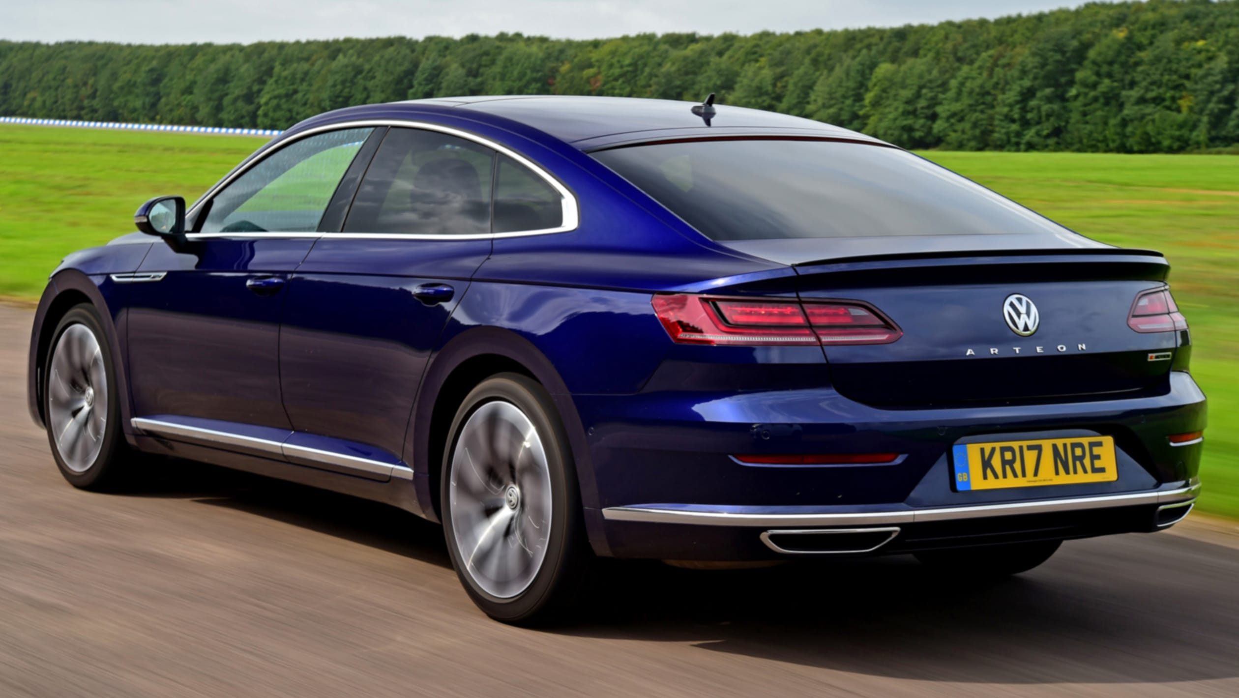 Used Volkswagen Arteon - rear tracking