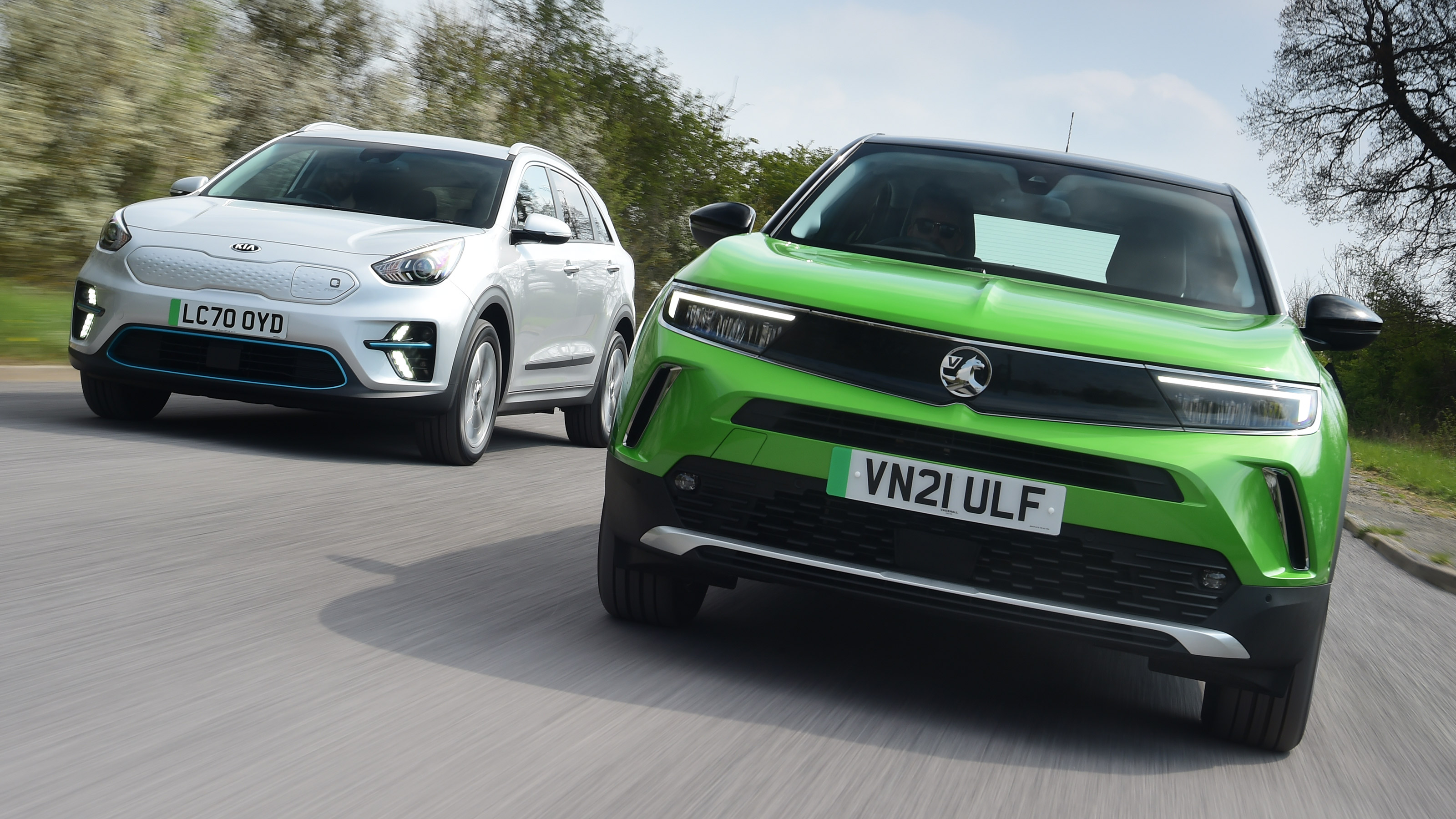 Vauxhall Mokka-e vs Kia e-Niro - front