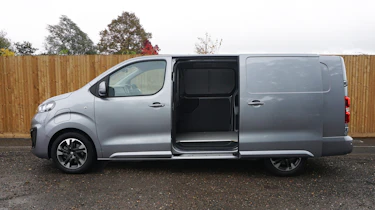 Vauxhall Vivaro-e - side