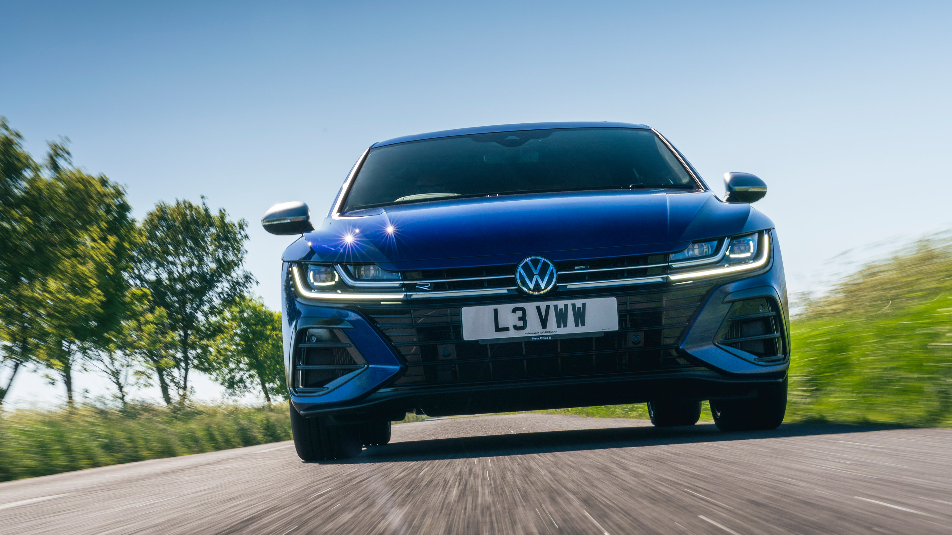 Volkswagen Arteon R Shooting Brake - full front