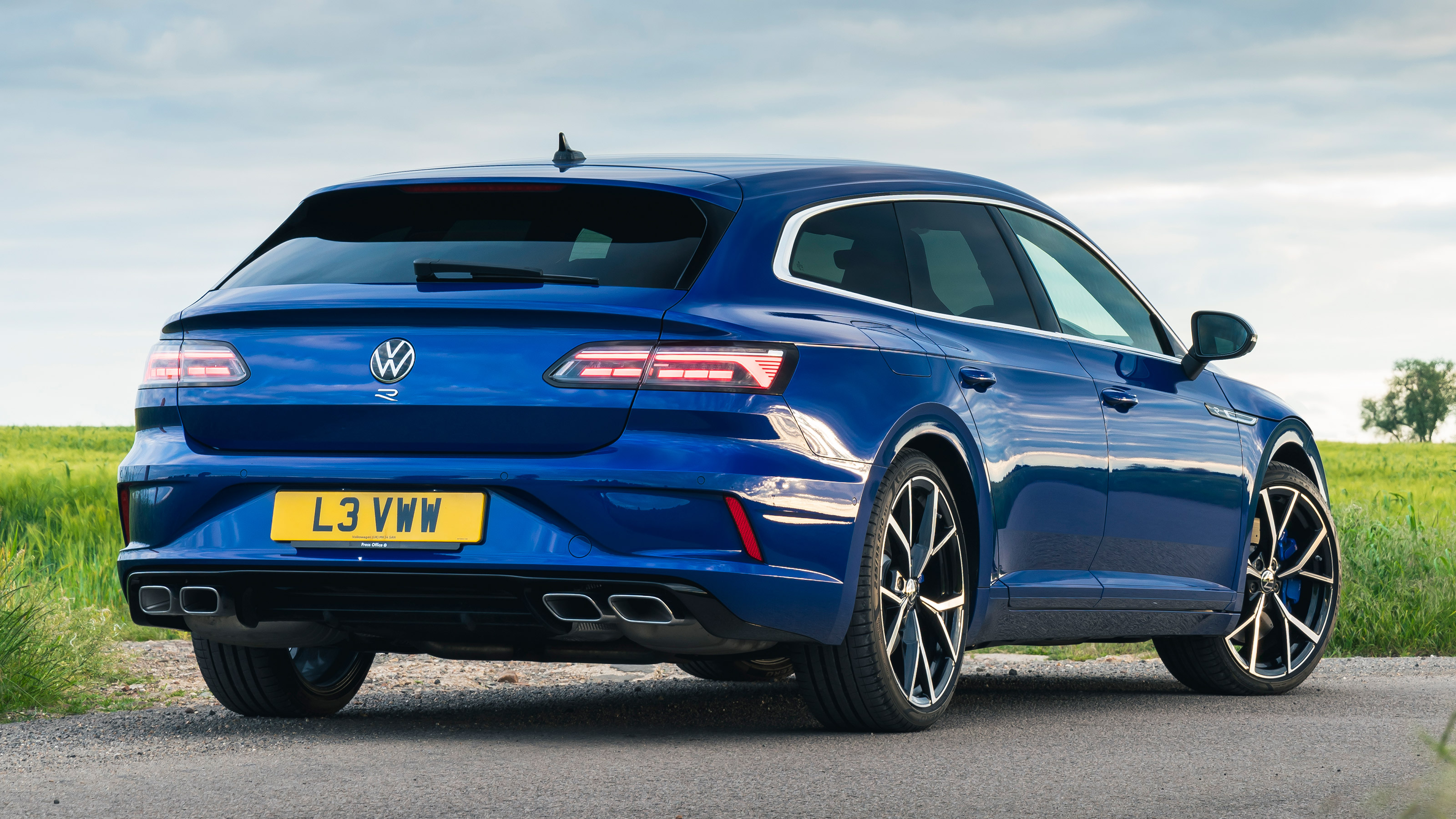 Volkswagen Arteon R Shooting Brake - rear static