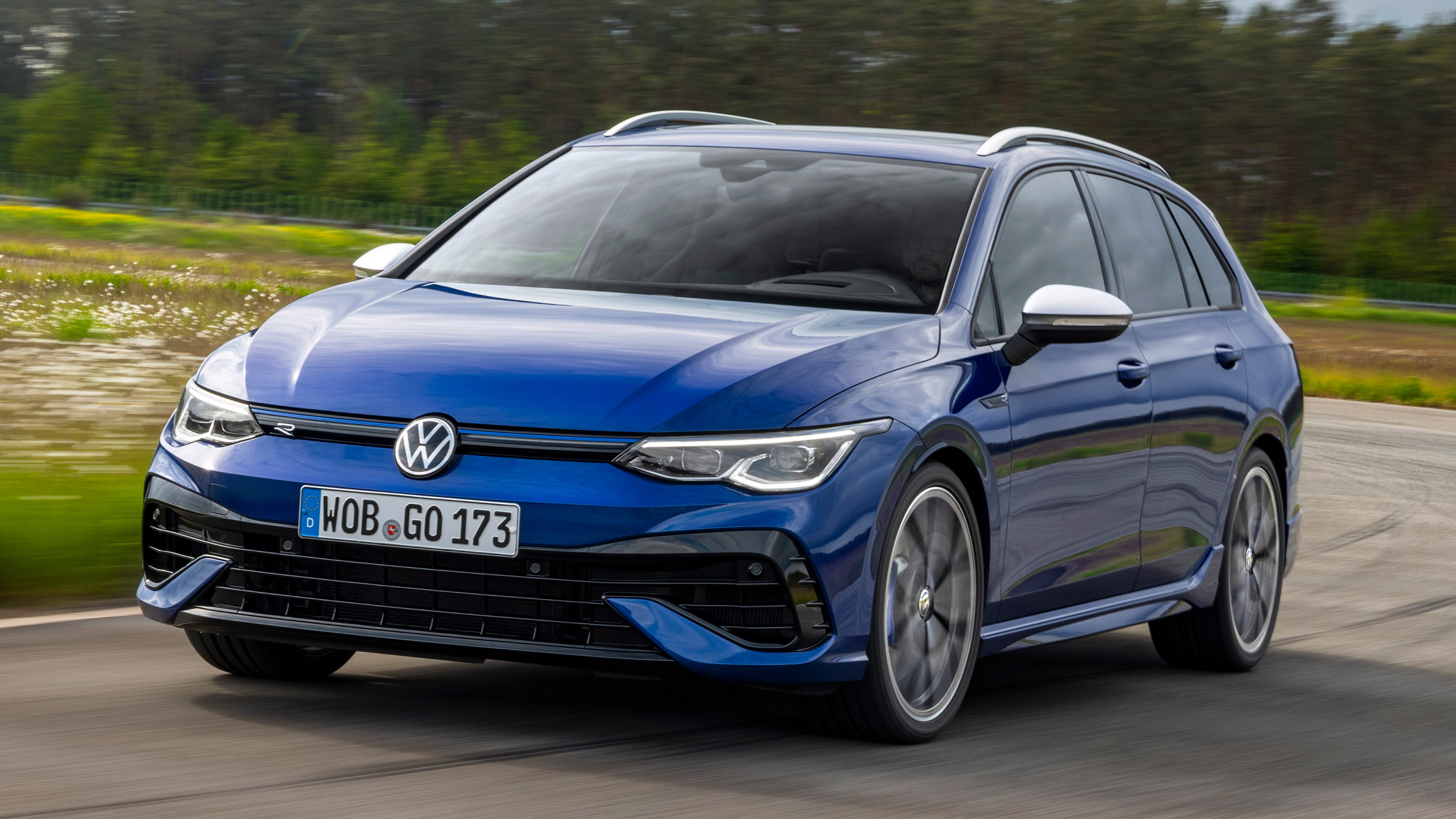 Volkswagen Golf R Estate - front cornering