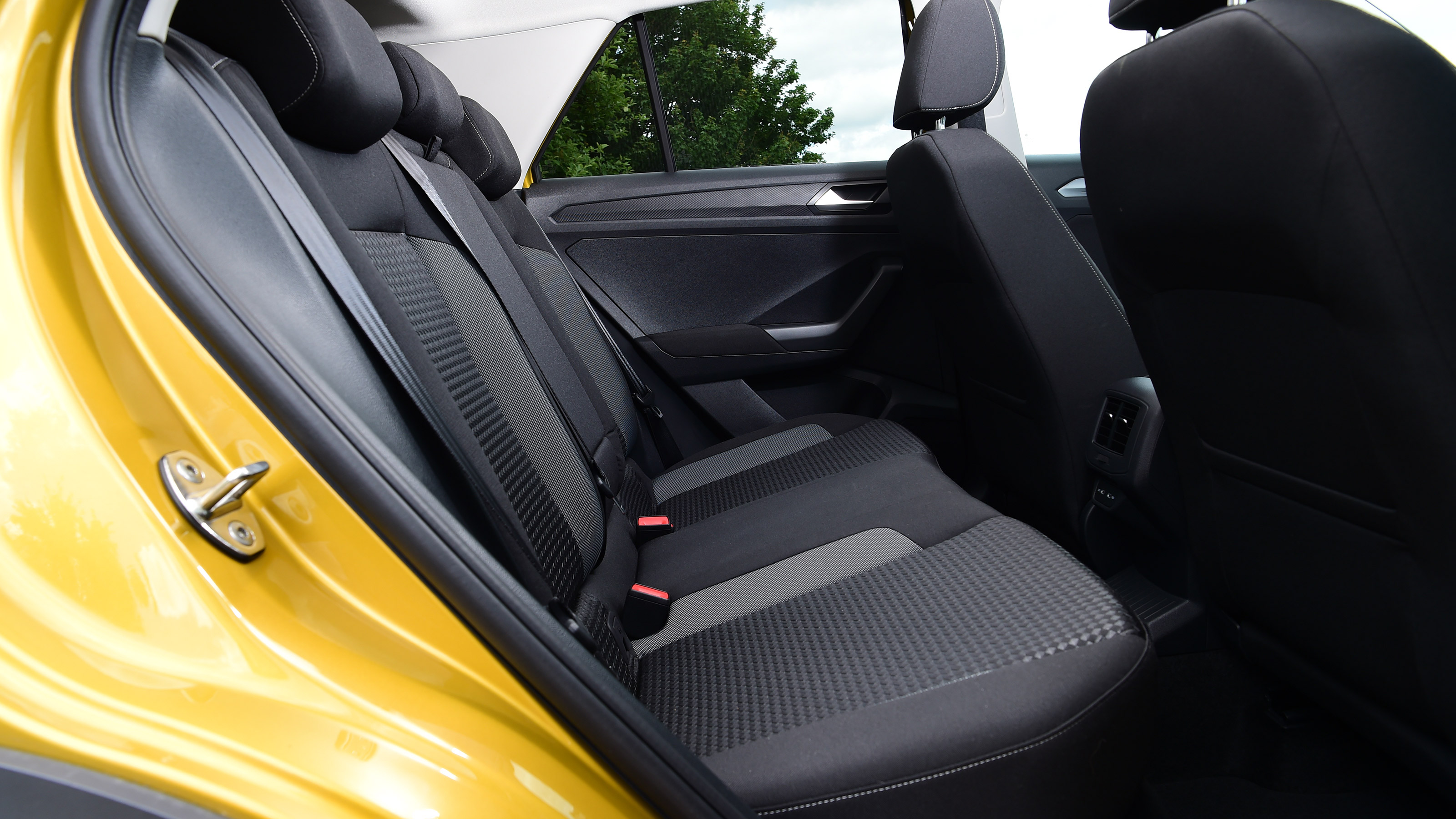 Volkswagen T-Roc Active - rear seats