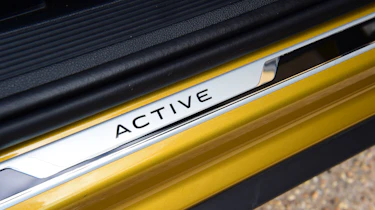 Volkswagen T-Roc Active - sill