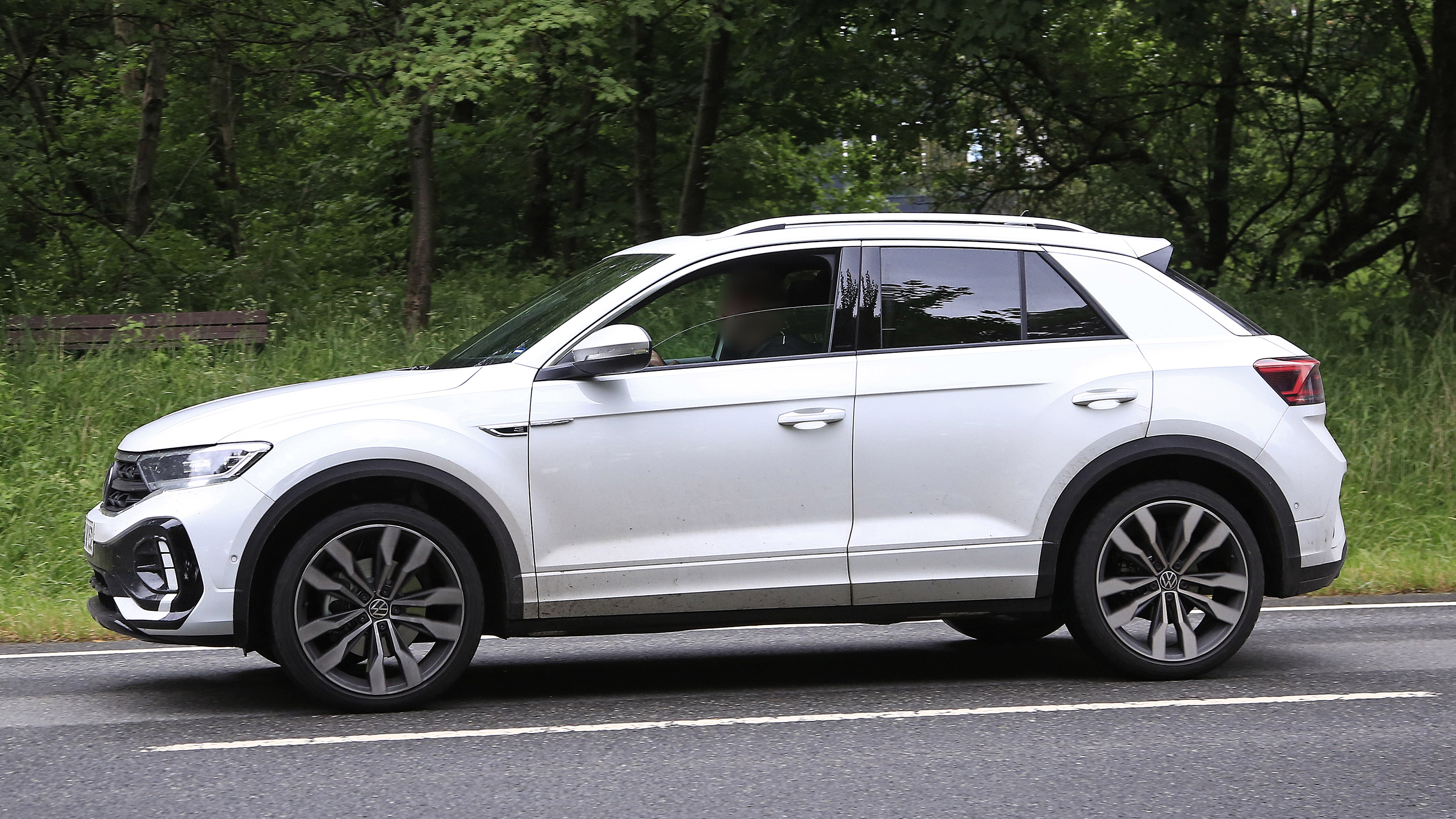 Volkswagen T-Roc - spyshot 11