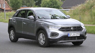 Volkswagen T-Roc - spyshot 1