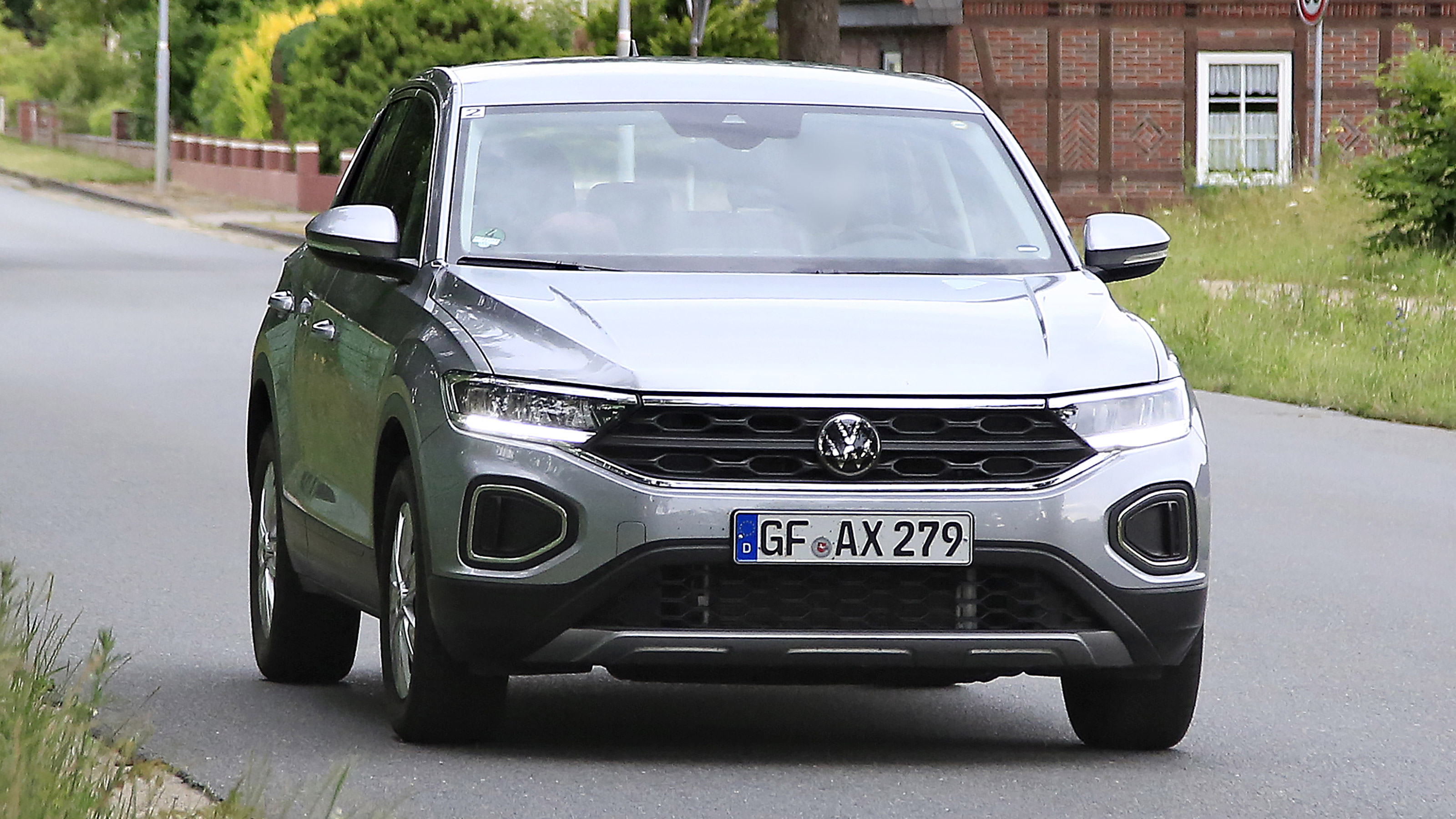 Volkswagen T-Roc - spyshot 3