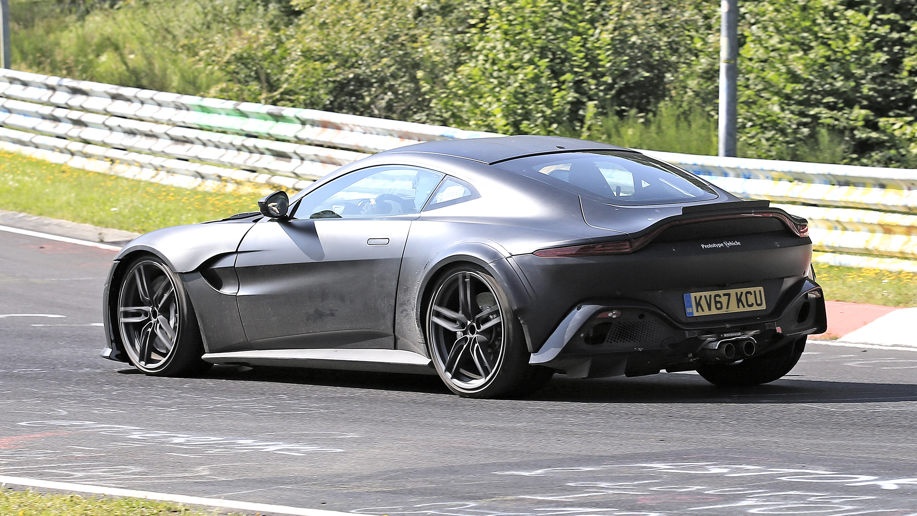 Aston Martin Vantage V12 