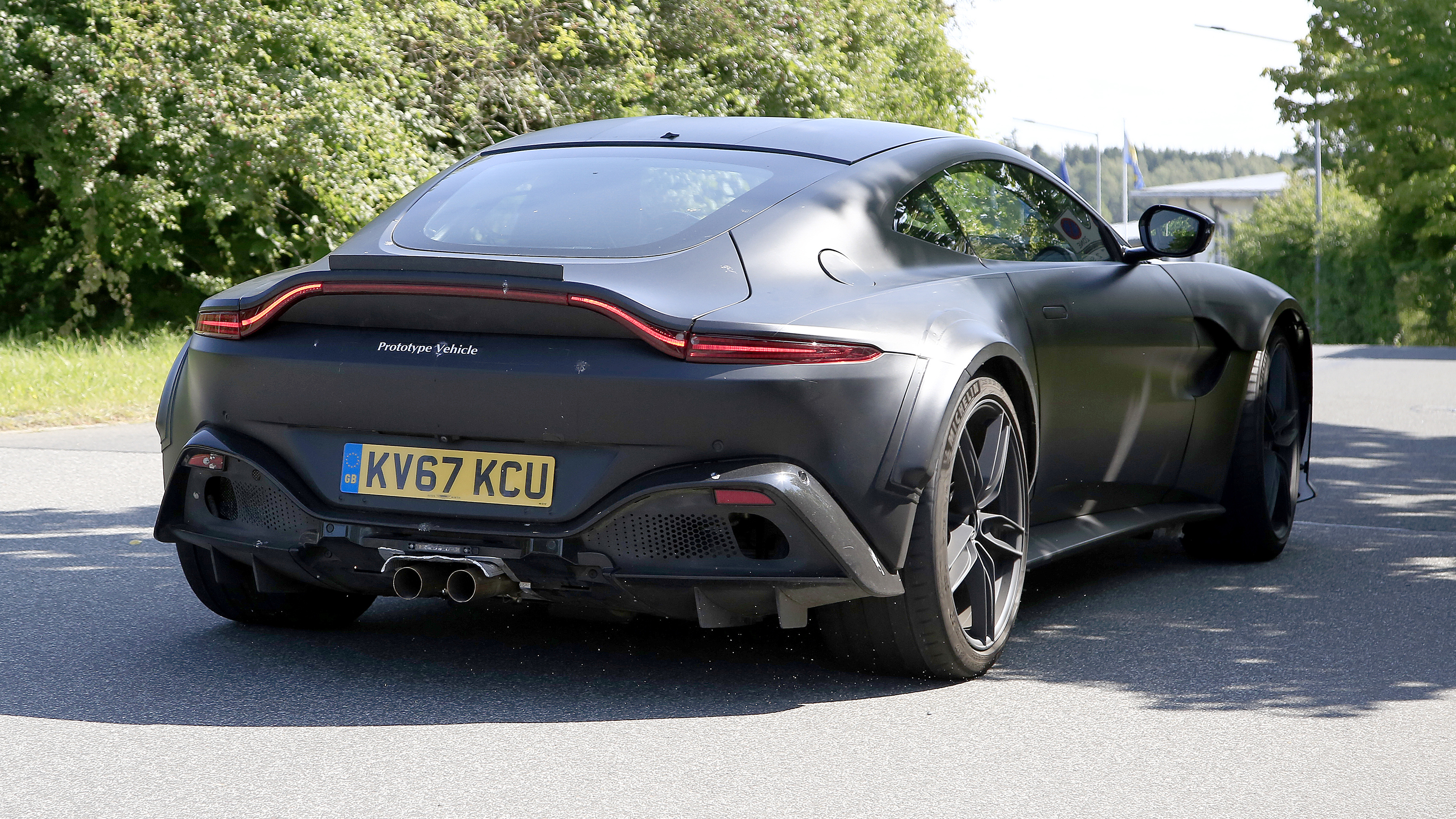 Aston Martin Vantage V12 