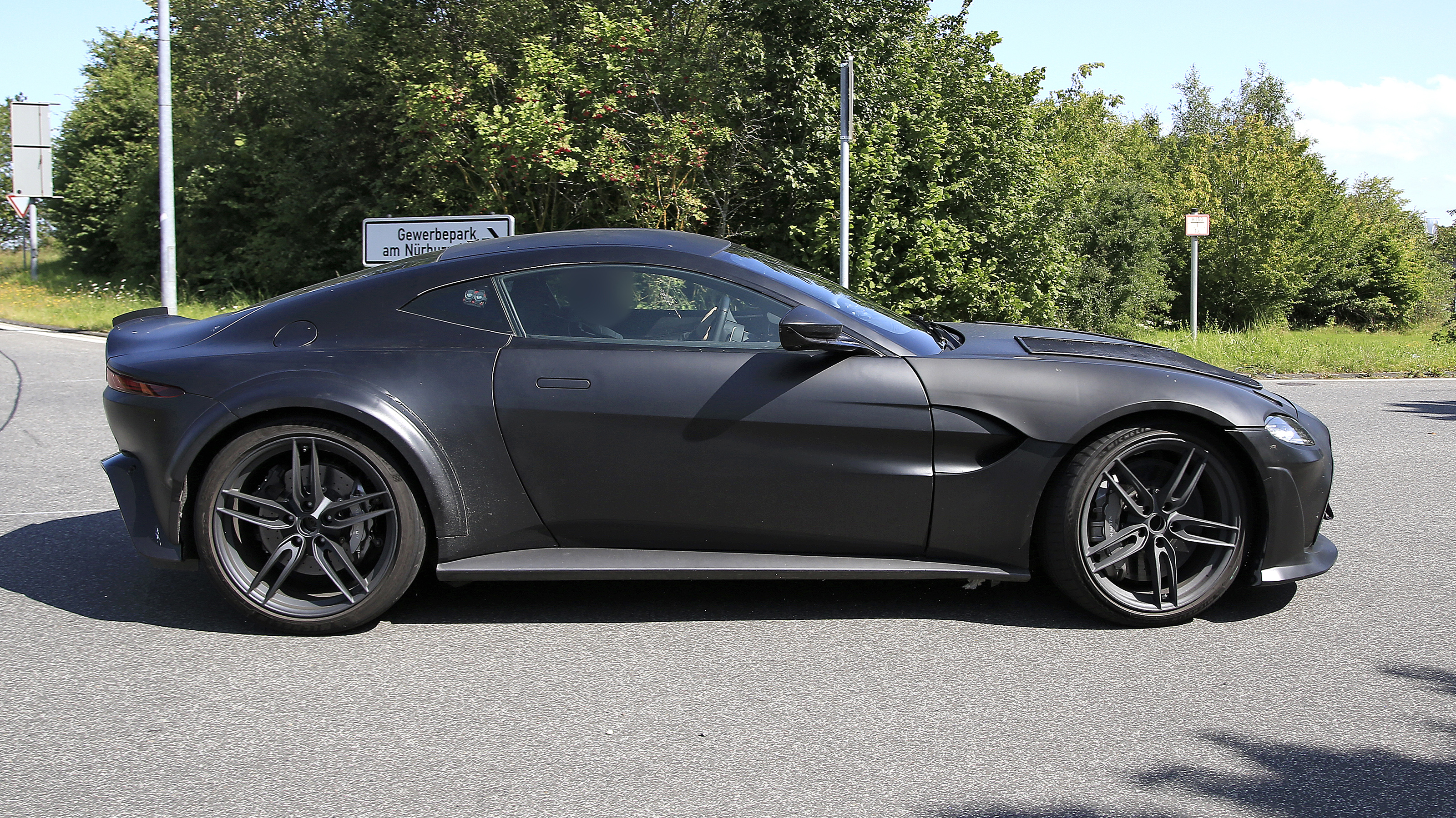 Aston Martin Vantage V12 