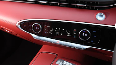 Genesis GV70 - centre console