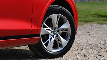 Genesis GV70 - wheel