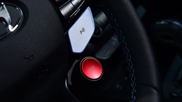 Hyundai Kona N - steering wheel controls