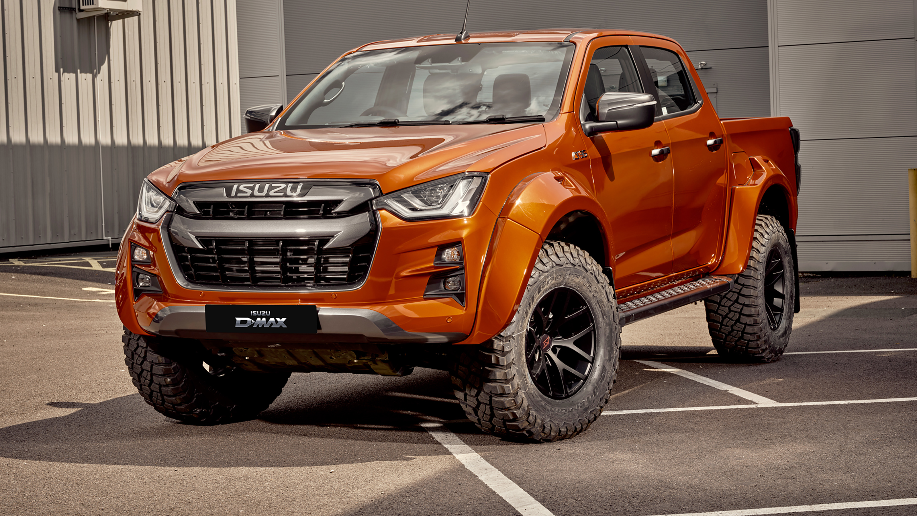 Isuzu D-Max AT35 2022 - front