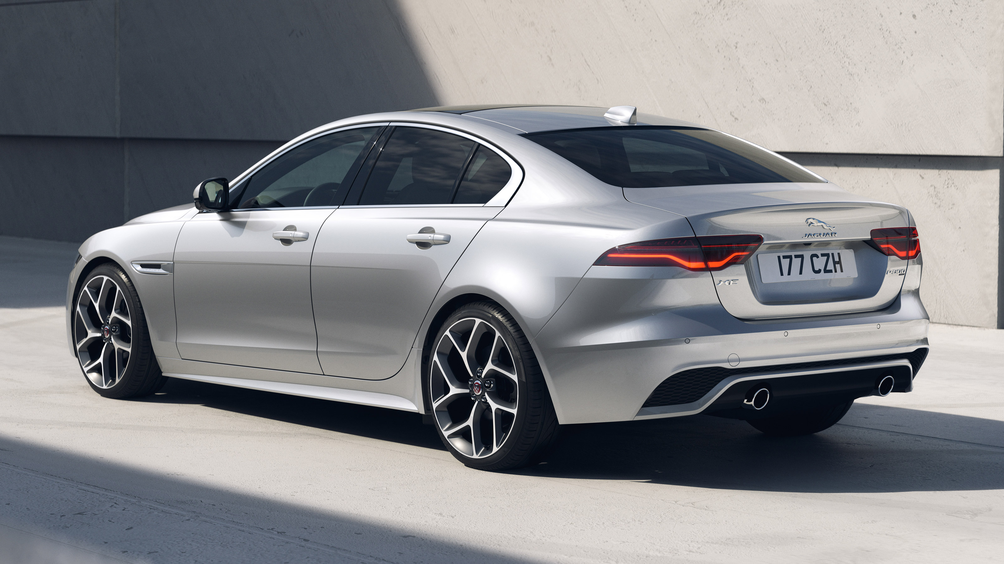 Jaguar XE R-Dynamic Black - rear