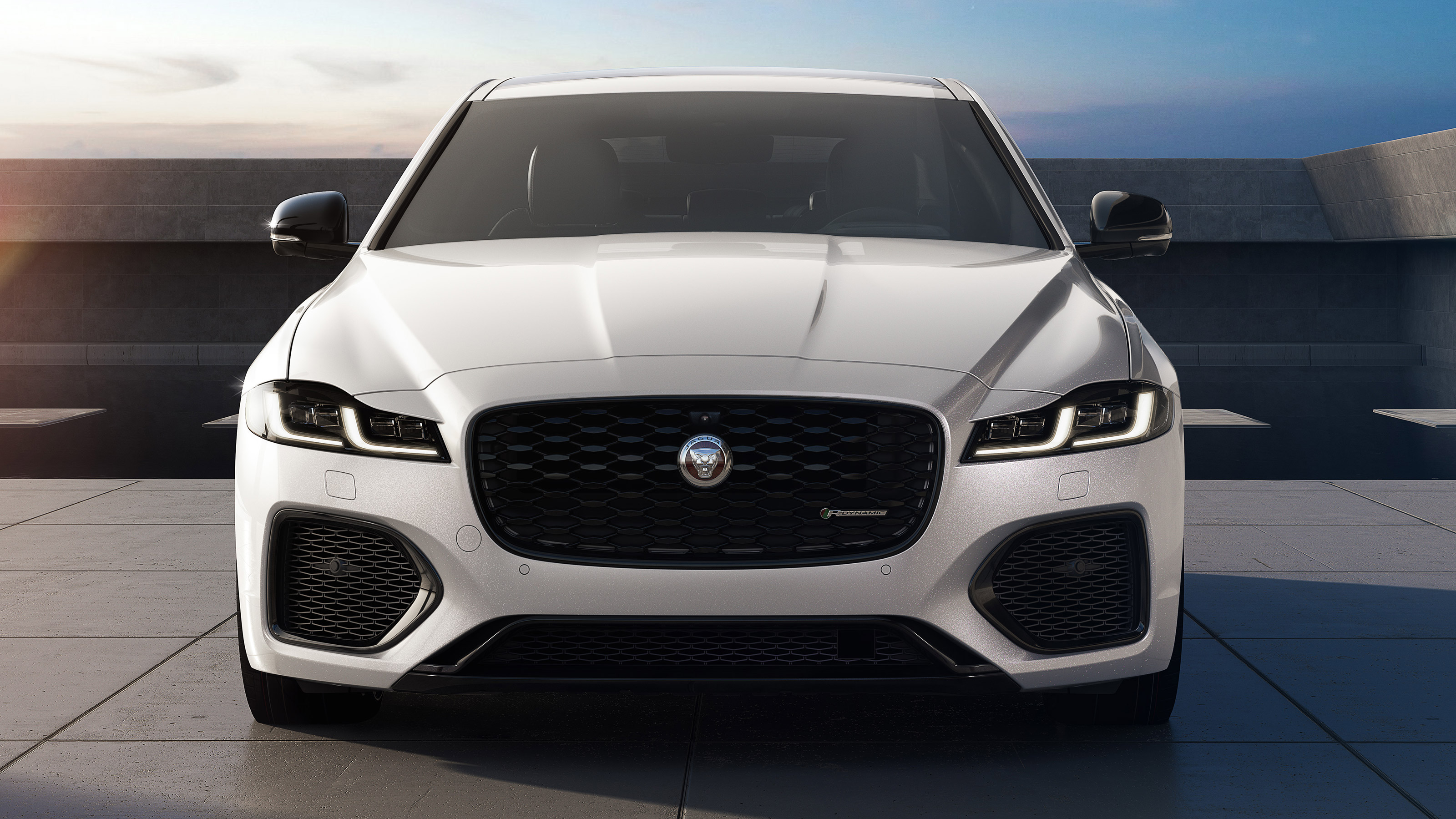 Jaguar XF R-Dynamic Black - full front