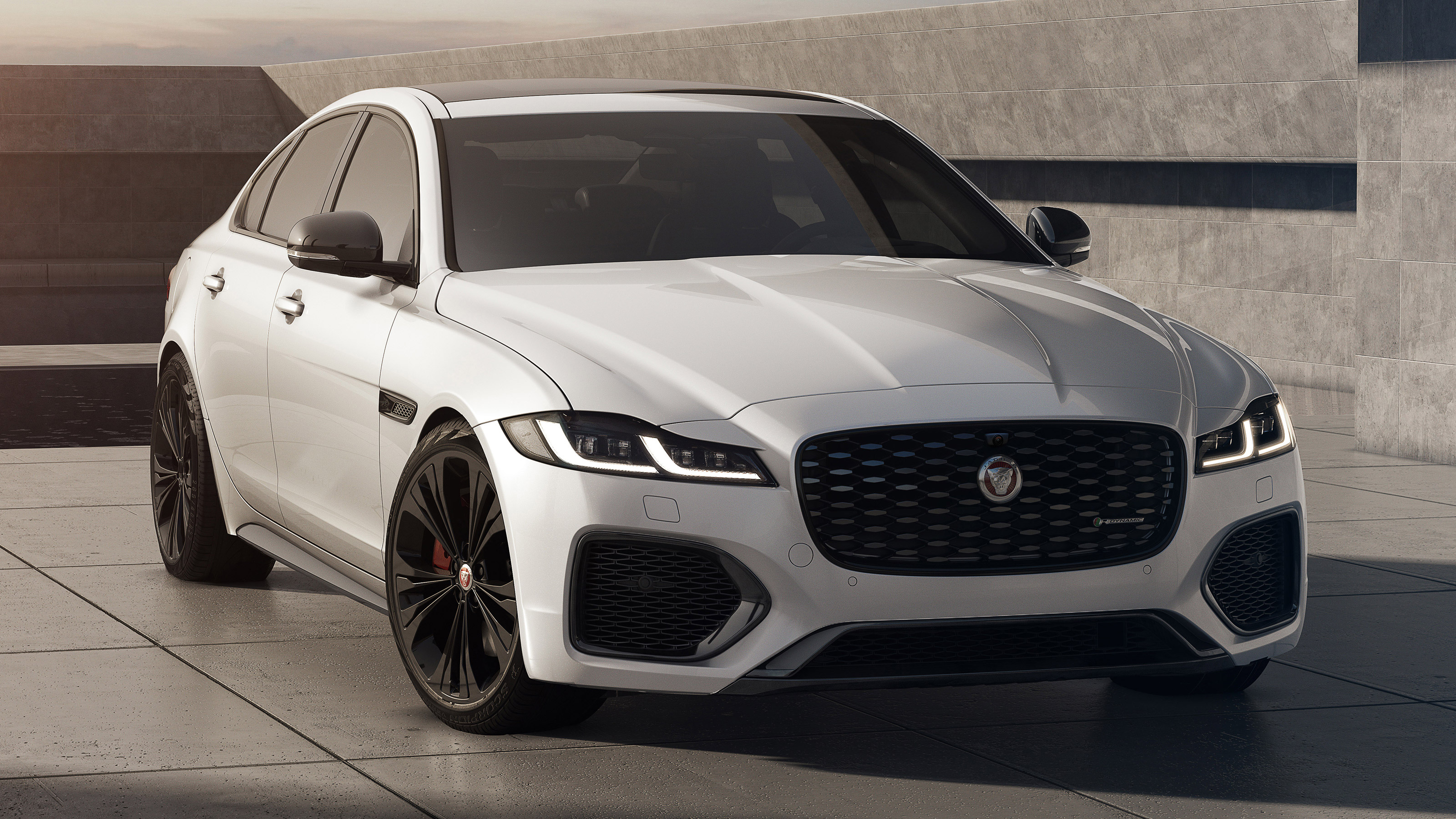 Jaguar XF R-Dynamic Black - front