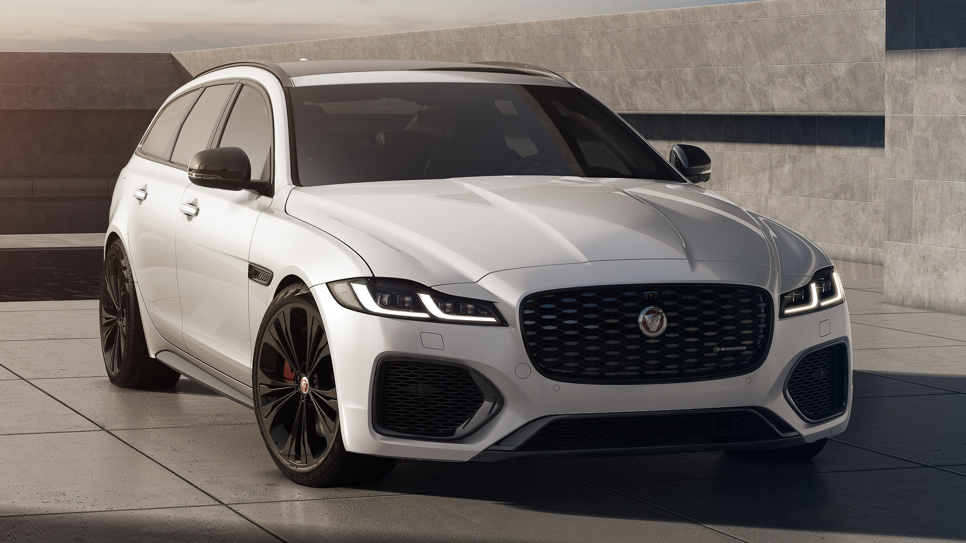Jaguar XF Sportbrake R-Dynamic Black - front