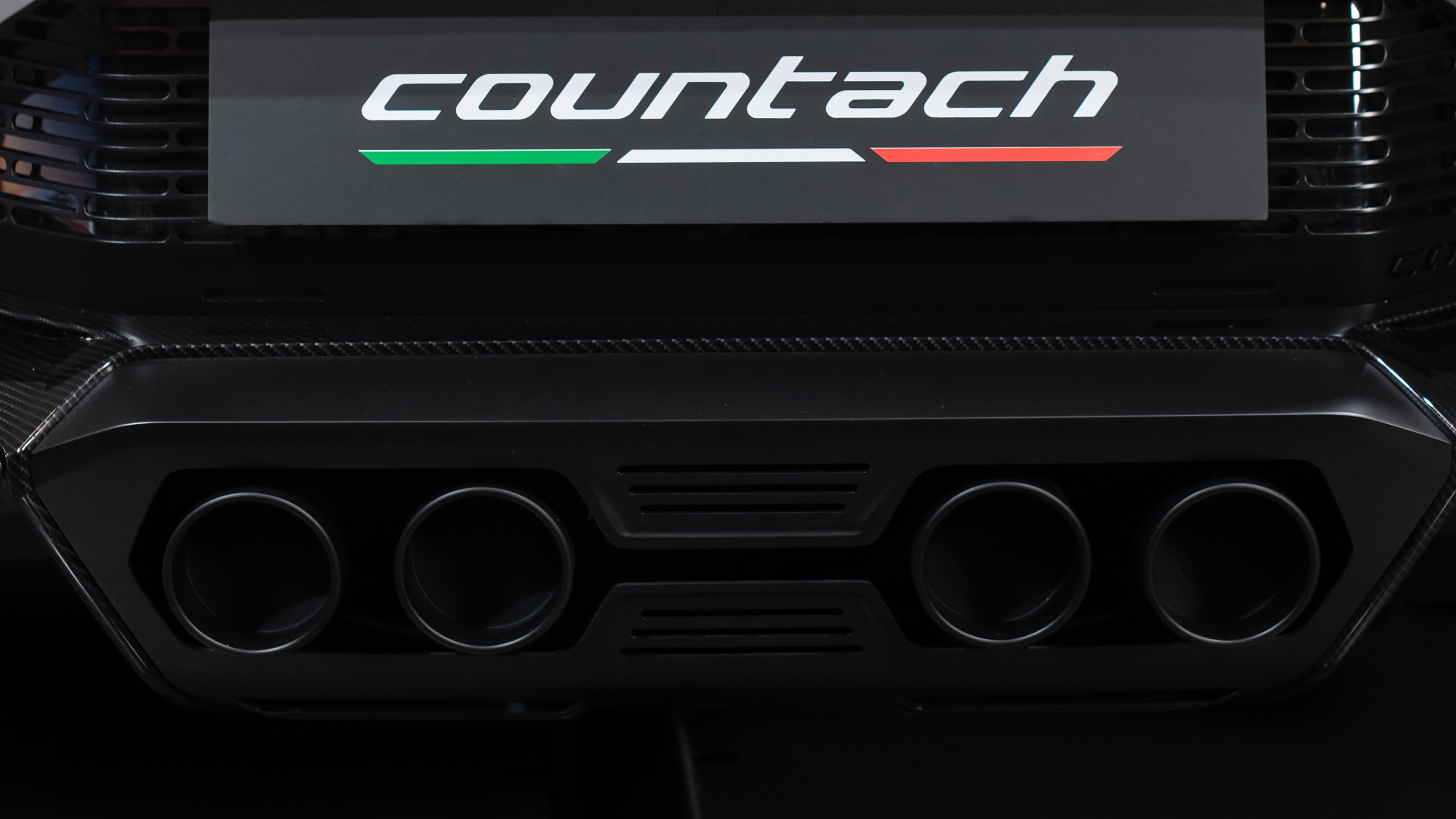 Lamborghini Countach LPI 800-4 exhaust
