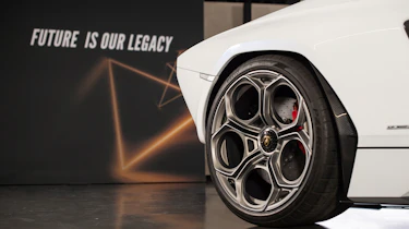 Lamborghini Countach LPI 800-4 studio