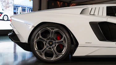 Lamborghini Countach LPI 800-4 studio