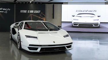 Lamborghini Countach LPI 800-4 studio