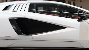 Lamborghini Countach LPI 800-4 studio vent