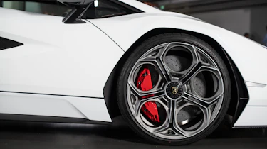 Lamborghini Countach LPI 800-4 studio wheel
