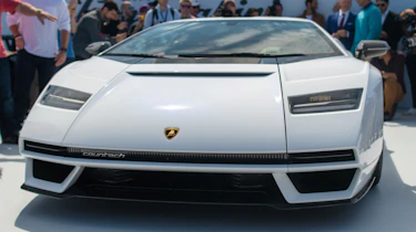 Lamborghini Countach - show full front