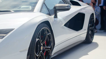 Lamborghini Countach - show side profile