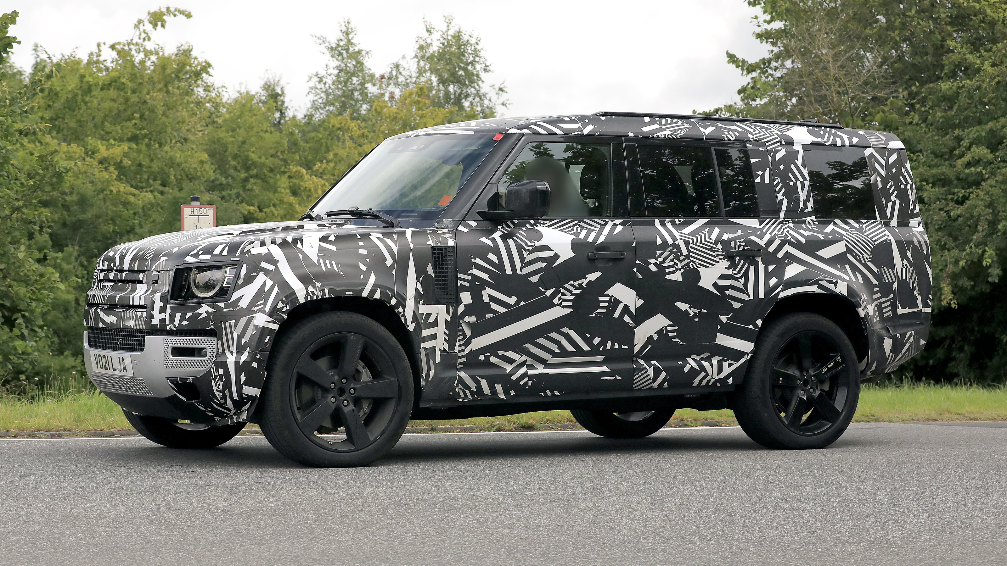 Land Rover Defender 130