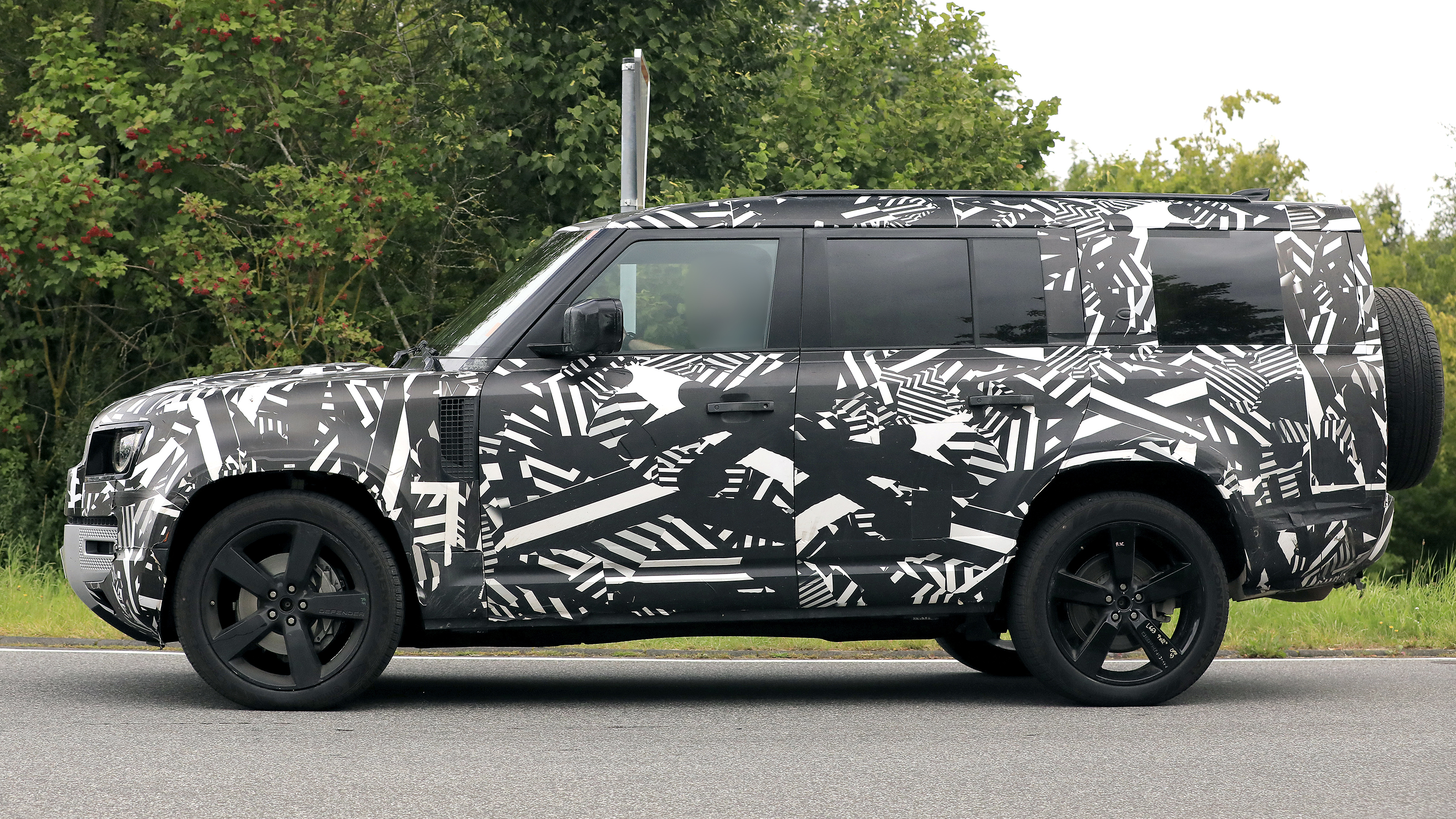 Land Rover Defender 130