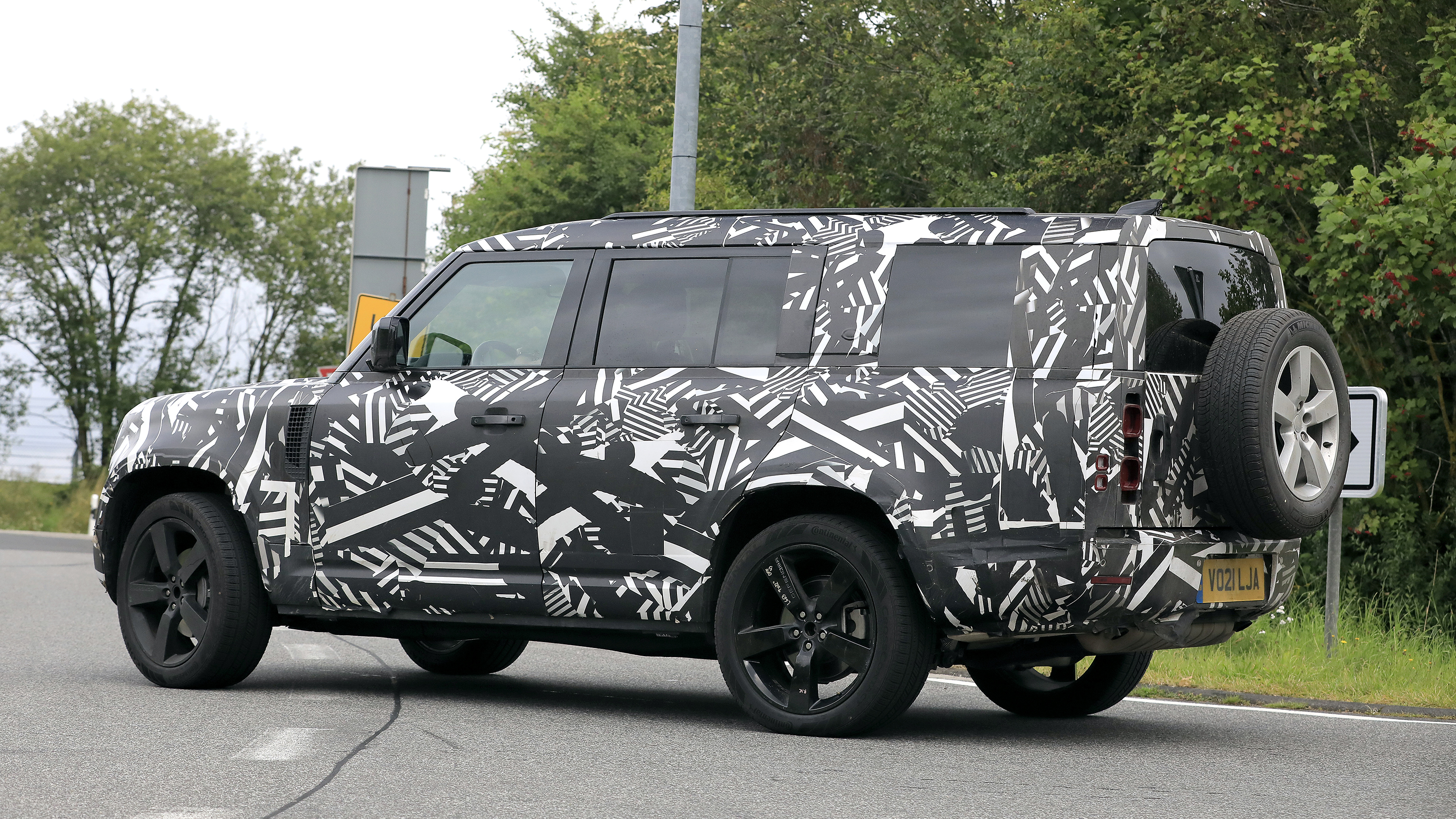 Land Rover Defender 130