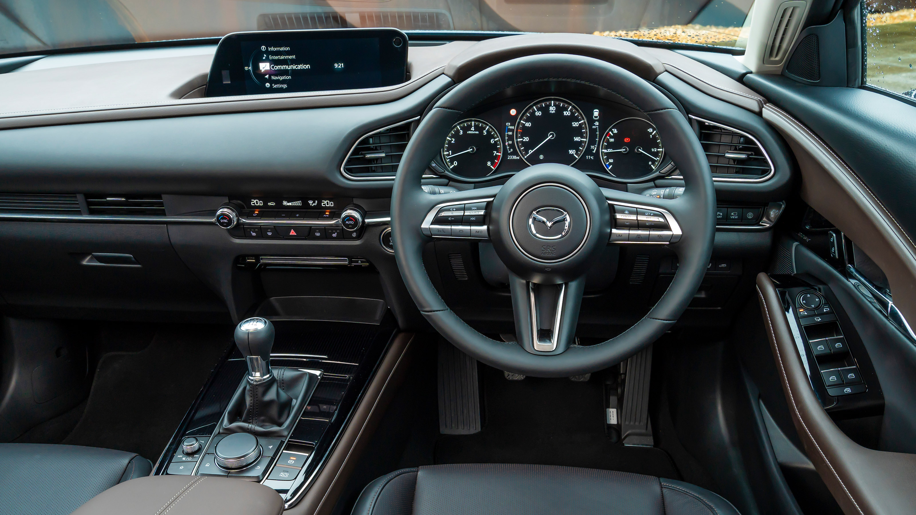 Mazda CX-30 e-Skyactiv X - dash