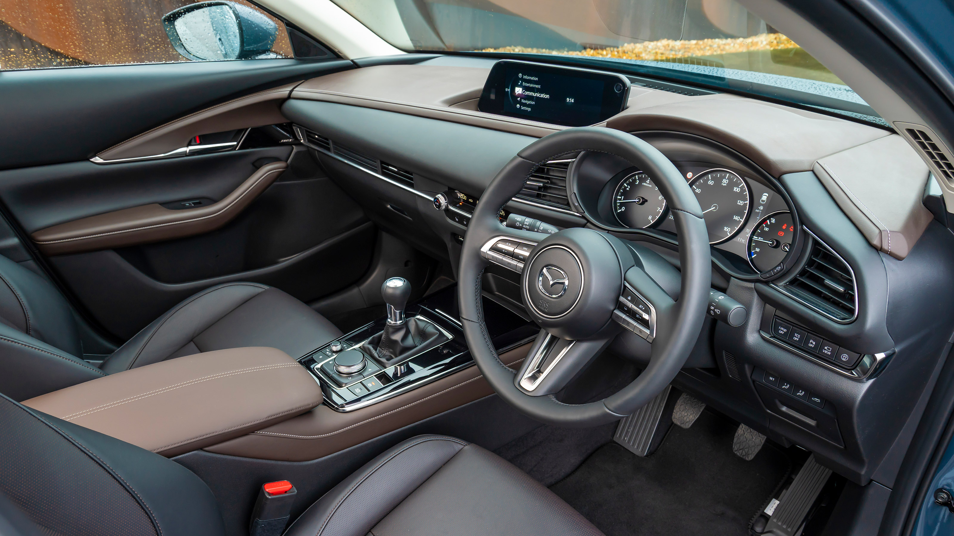 Mazda CX-30 e-Skyactiv X - cabin