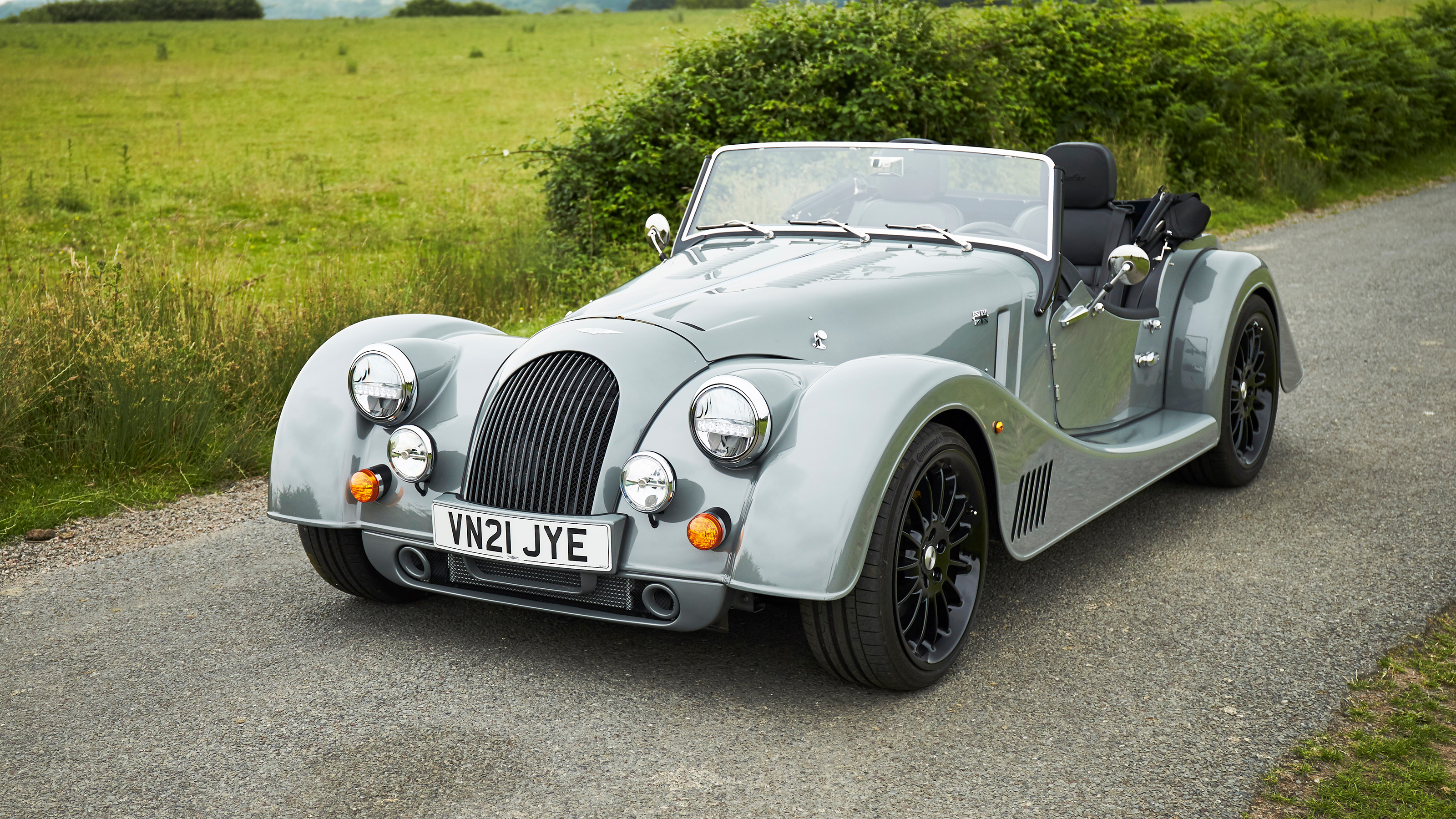 Morgan Plus 6 - front