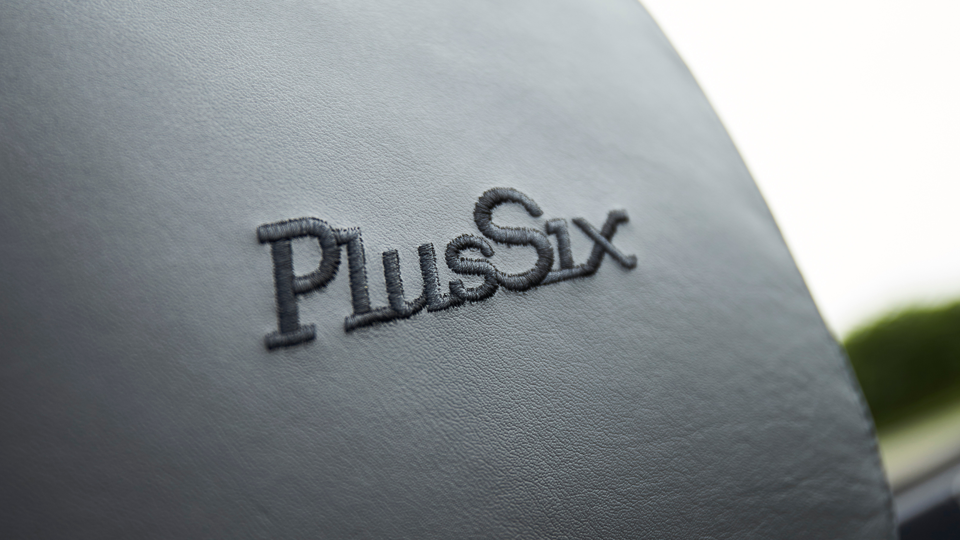Morgan Plus 6 - badge
