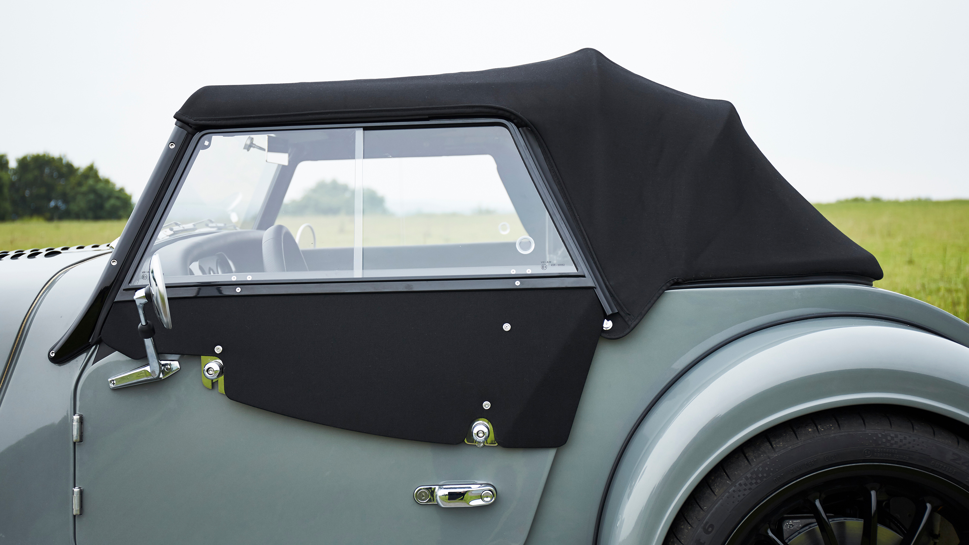 Morgan Plus 6 - hood