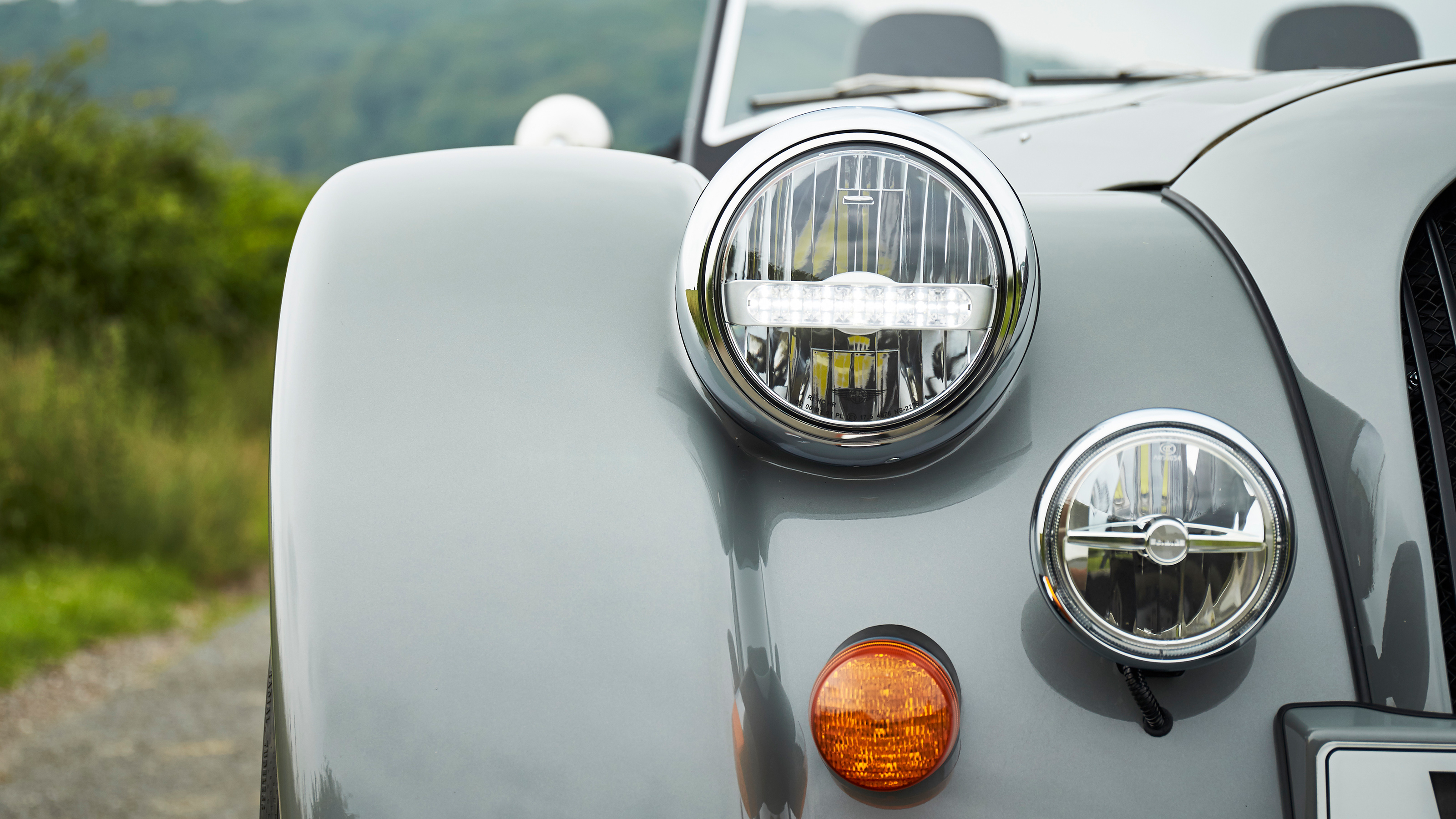 Morgan Plus 6 - headlight