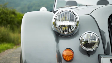 Morgan Plus 6 - headlight
