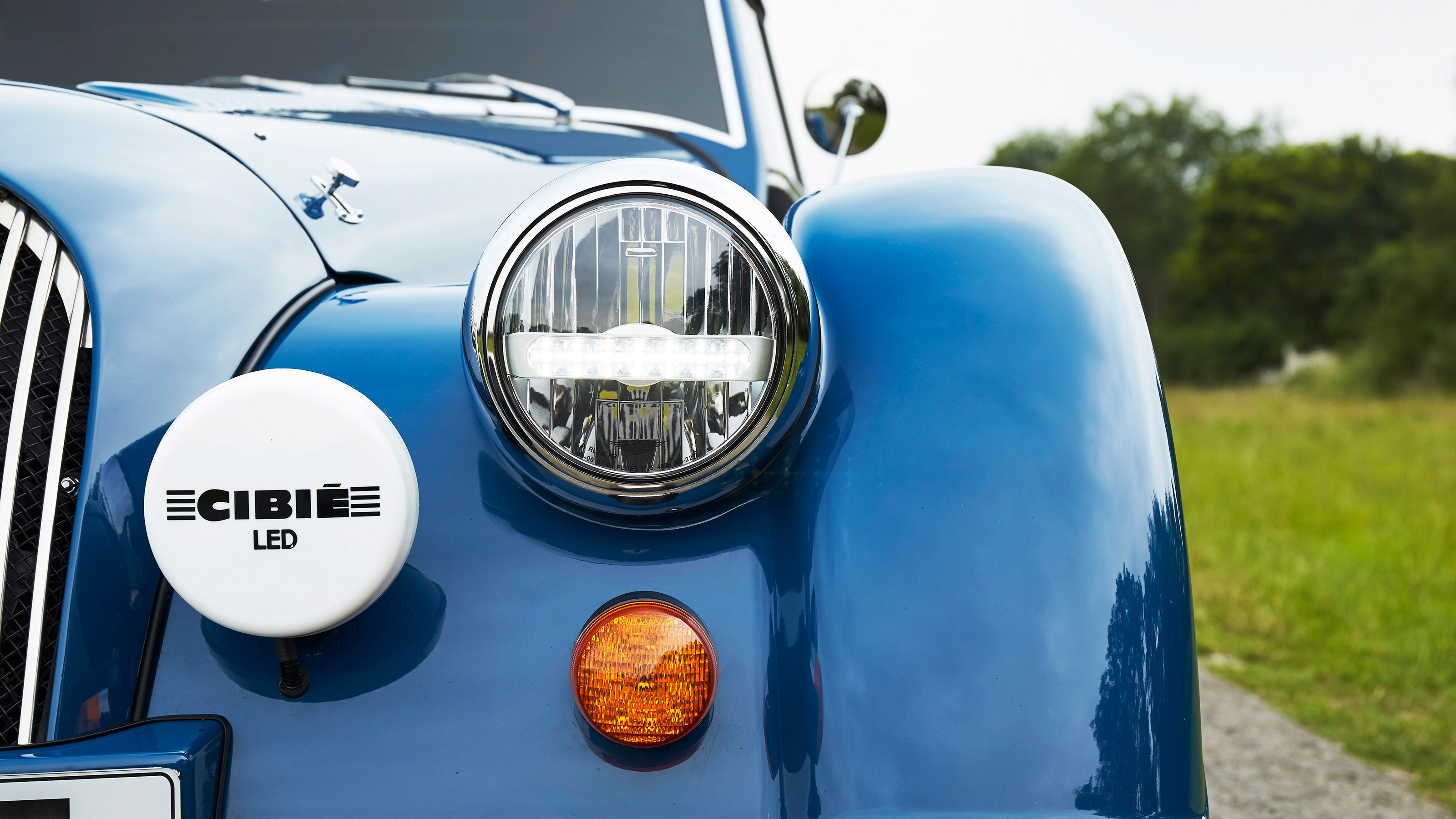 Morgan Plus Four - front light