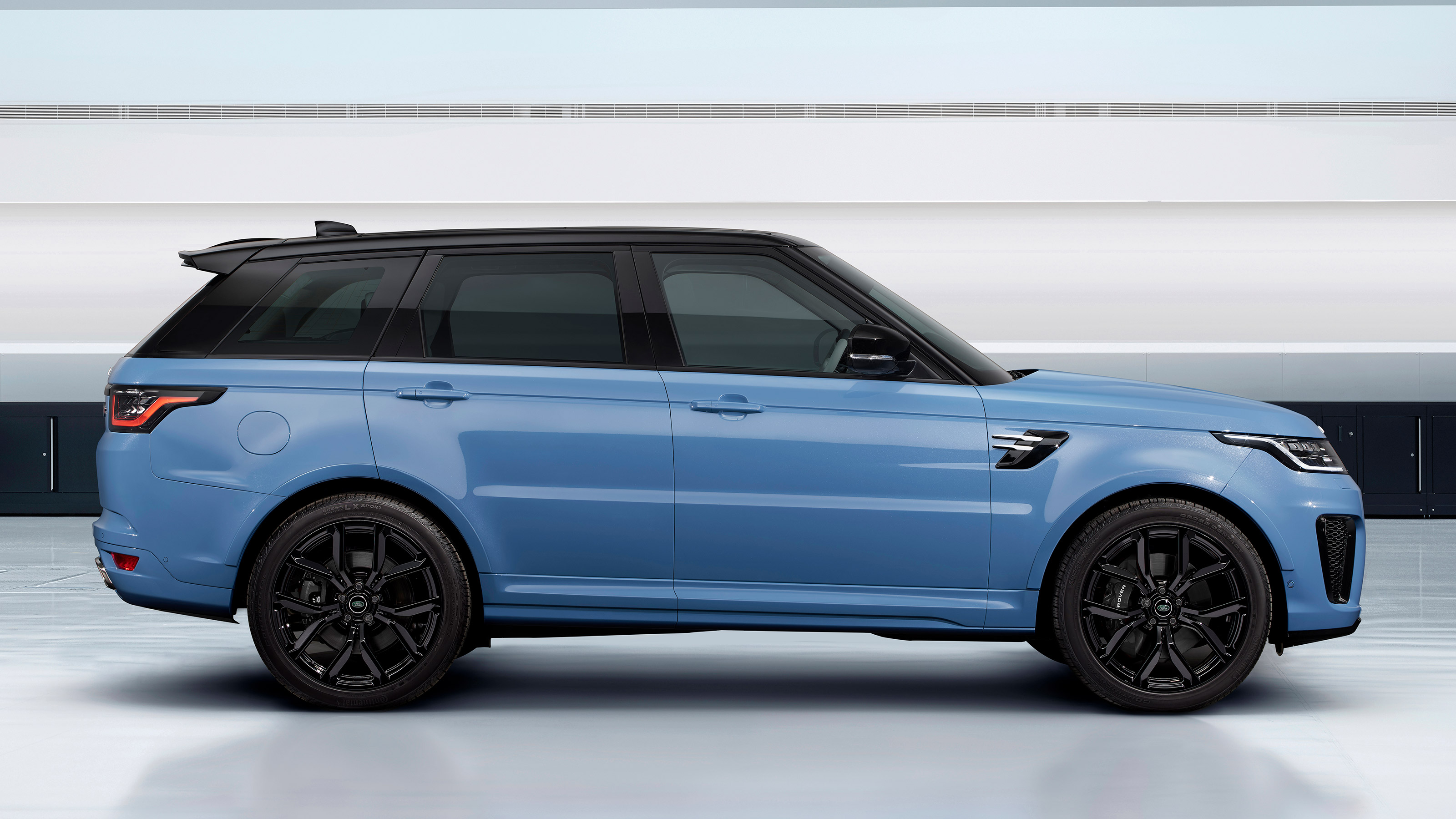Range Rover Sport SVR Ultimate Edition - side