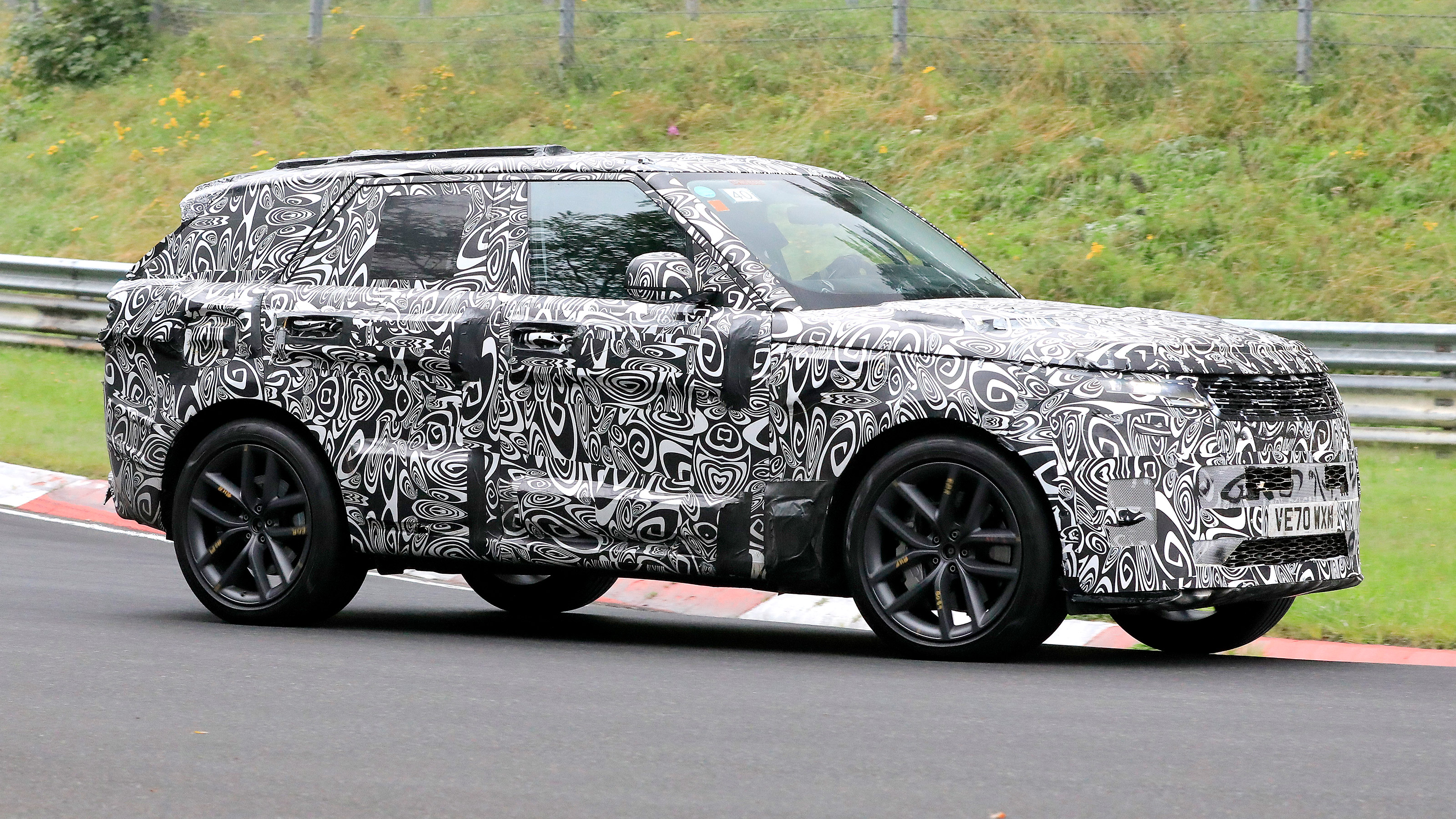 Range Rover SVR - spyshot 2