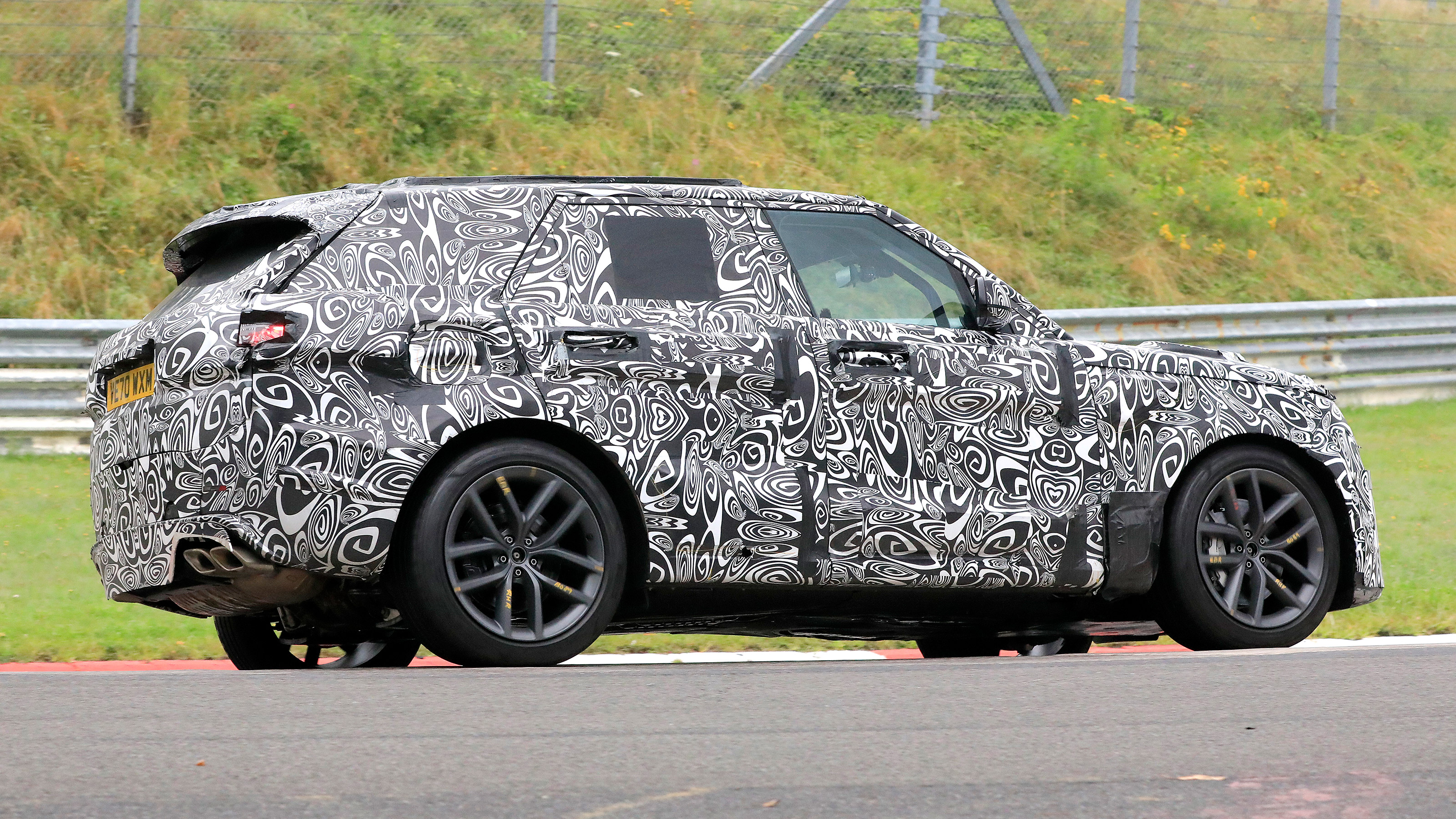 Range Rover SVR - spyshot 4
