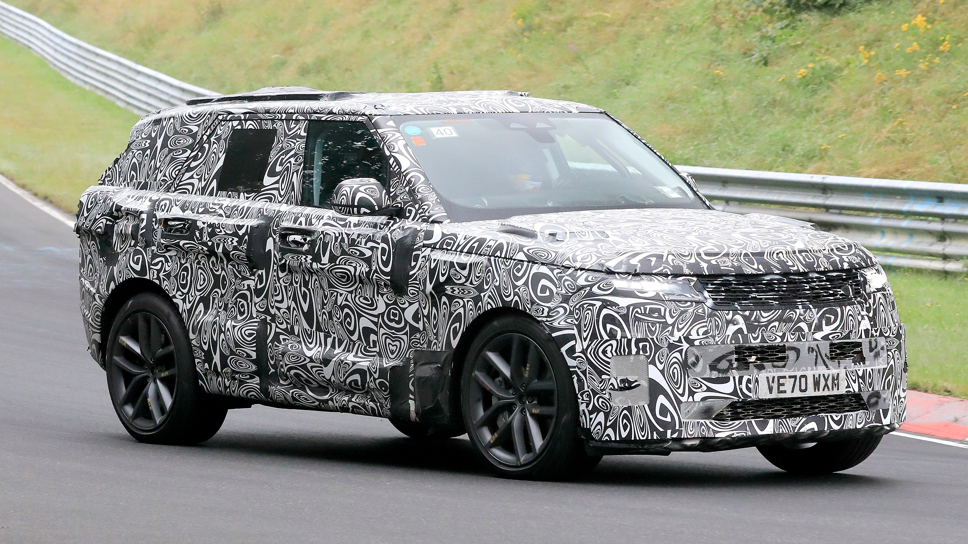 Range Rover SVR - spyshot 1