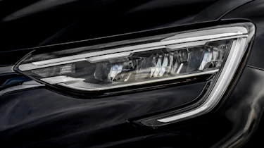 Renault Arkana - front lights