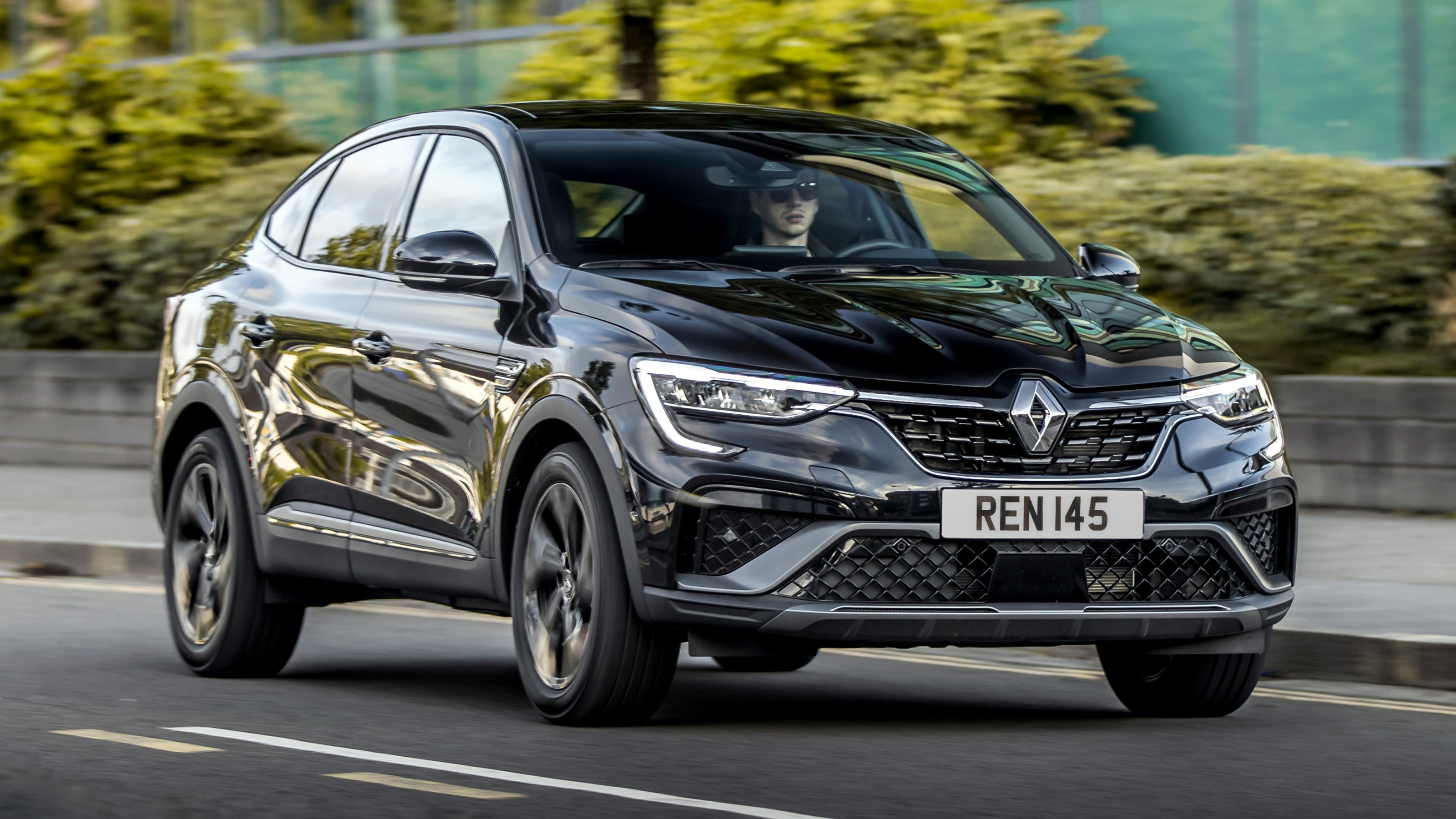 Renault Arkana - front action