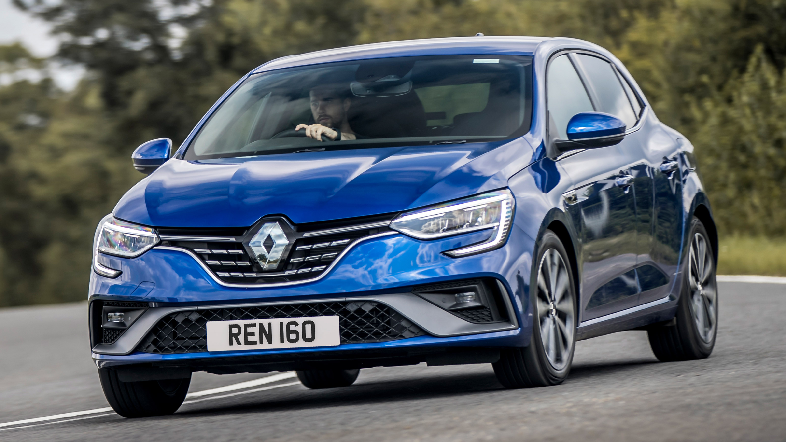 Renault Megane E-Tech PHEV - front cornering