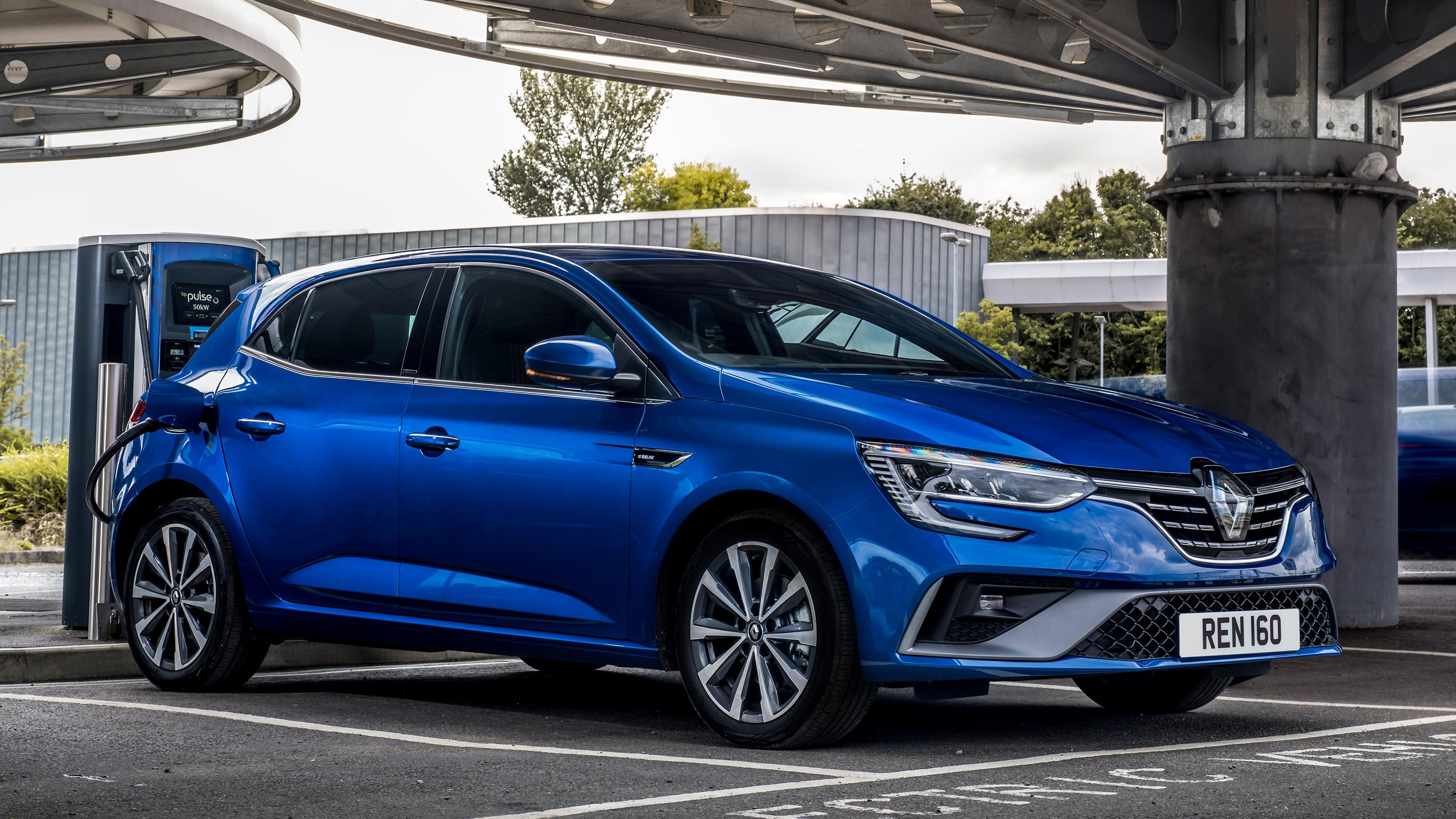 Renault Megane E-Tech PHEV - charging